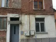 Продавам етаж от къща в Асеновград