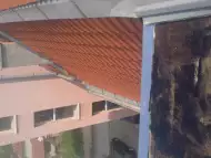 строителна фирма изгражда покриви