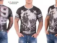 Ефектен модел мъжка тениска с обло деколте и щампи