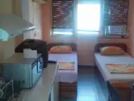 Самостятелна стая хотелски тип за нощувки - Бургас