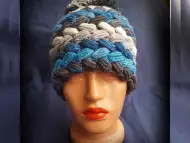 Дамски плетени шапки различни цветове