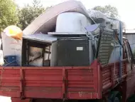 Изхвърляне извозване отпадъци.
