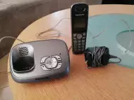 Стационарен телефон с мобилна слушалка Panasonic
