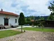 Къща за гости Тушеви с басейн във Вършец