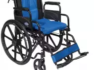 Инвалидна количка с чужда помощ