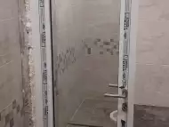Подрязване на Алуминиеви Врати за баня