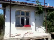 Продава къща с двор в обл.Варна - Дългопол