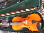 цигулка с куфар - 220 лв