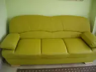 Продавам кожен диван