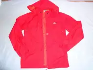 червено вятъроустойчиво яке