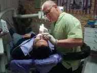 Д - р Дани Якуб - хирург, стоматолог и имплантолог - Зъболекар