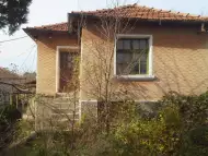 Продавам къща с двор в село Попинци, област Пазарджик