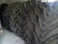 Гуми за комбайни трактори мини товарачи