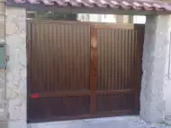 Автоматична портална врата с вградена пешеходна