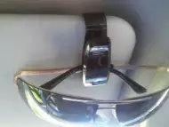 Клипс за очила в автомобила