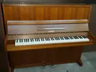Продавам отлично качествено пиано
