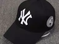 Черна шапка New York с козирка