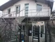 Самостоятелна къща в центъра на град Свищов 250 лв