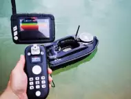 лодка за захранка с възможност за GPS , Автопилот и Сонар