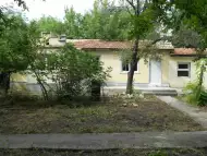 Собственик продава къща с двор на Северното черноморие