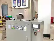 Автоматична пакетираща машина за гранули в дойпак.