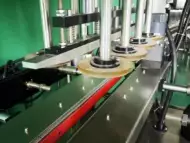 Автоматична затваряща машина за пластмасови капачки(без елев