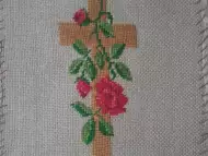 Кръст с роза