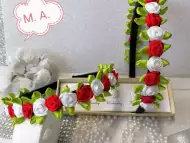 Диадема с бели и червени мини рози