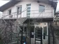 Самостоятелна квартира в центъра на град свищов