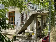 Тухлена Къща 30кв с Двор 1075 кв.м. в Казанлък, Старите Лозя