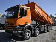 Фирма търси багеристи и водачи на самосвали