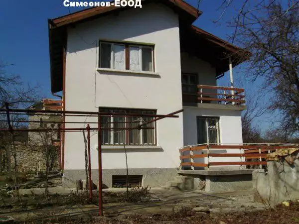 1. Снимка на Продава двуетажна къща в планинско село на 20 км.от град Дряново.