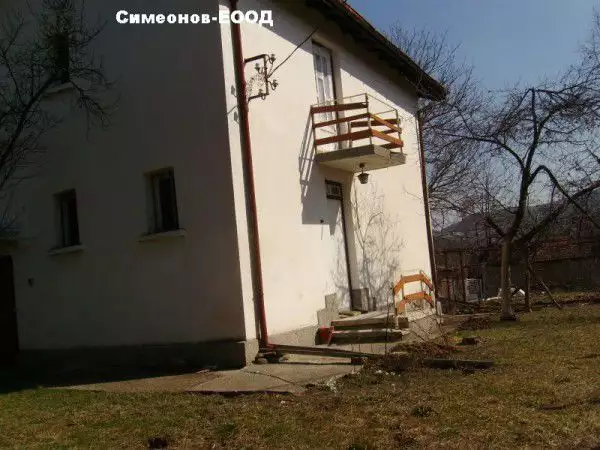 2. Снимка на Продава двуетажна къща в планинско село на 20 км.от град Дряново.