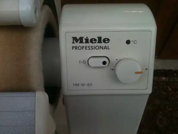 Продавам страхотно нов каландър гладачна машина Miele