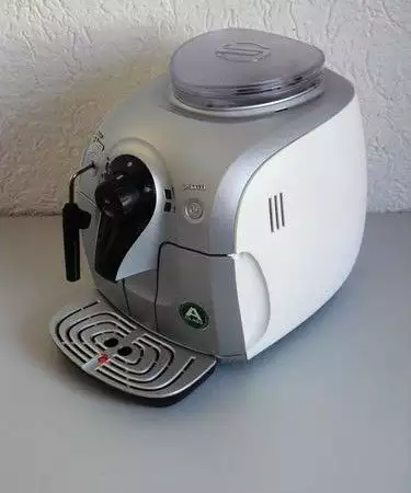 3. Снимка на Най - новия и най - компактния кафе автомат на Saeco Xsmall.