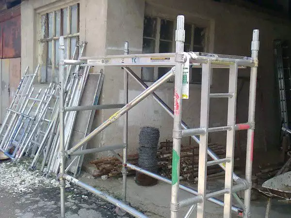 1. Снимка на Алуминиево подвижно скеле Boss олекотено под наем в Пловдив