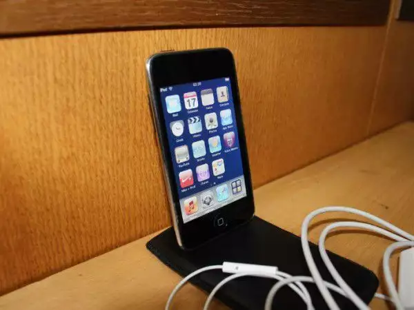 4. Снимка на Apple iPod Touch 8Gb 3 генерация наи читавите модели