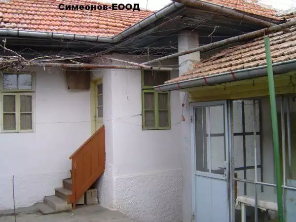 1. Снимка на Продава къща в село на 15 км.от град Велико Търново. - Лясковец