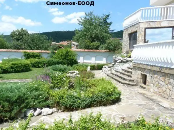 10. Снимка на Продава стилна къща с басейн – близо до град Велико Търново