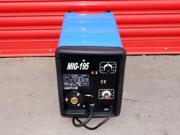 4. Снимка на MIG - MAG заваръчни апарати VITO - MIG195 с телоподаващо у - во