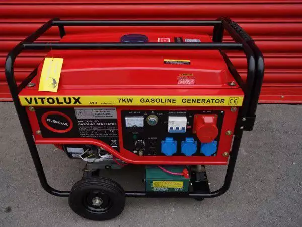 3. Снимка на 7kW Бензинови Трифазни генератори VITOLUX с ел. стартер