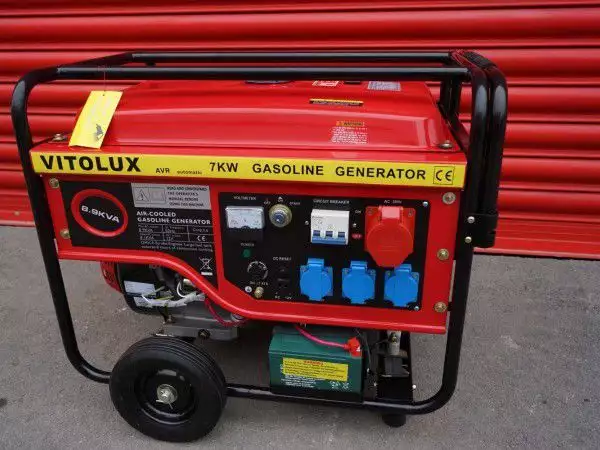 4. Снимка на 7kW Бензинови Трифазни генератори VITOLUX с ел. стартер