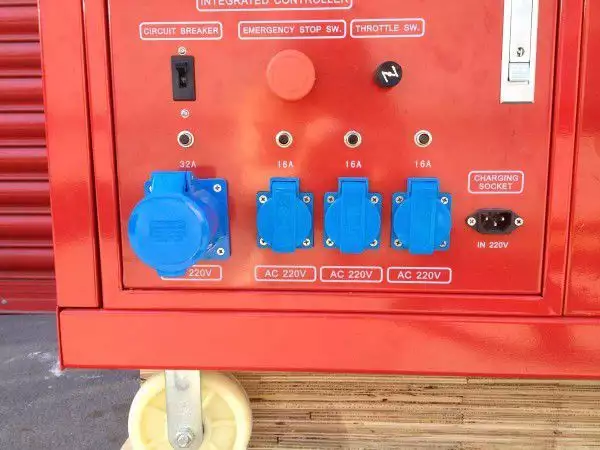 3. Снимка на 20KW Mонофазeн Бензинов генератор VITOLUX с водно охлажданe