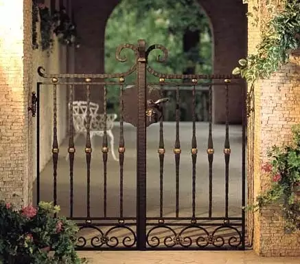 2. Снимка на Врати, парапети, огради, навеси, метални къщи, решетки изработва.