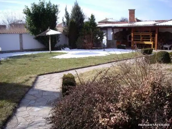 4. Снимка на Перфектна къща 464кв.м, двор 900кв.м. - изгодна цена - Йоаким Груево