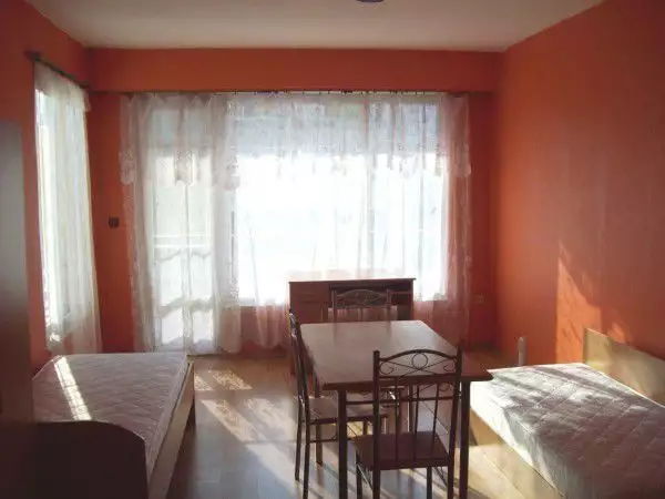 Двустаен уширен апартамент, 5 легла, до Видеосат - Свищов