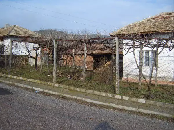 8. Снимка на Къща с парцел 1070m2 с.Тополница, община Петрич