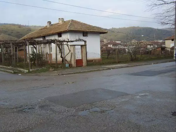 7. Снимка на Къща с парцел 1070m2 с.Тополница, община Петрич