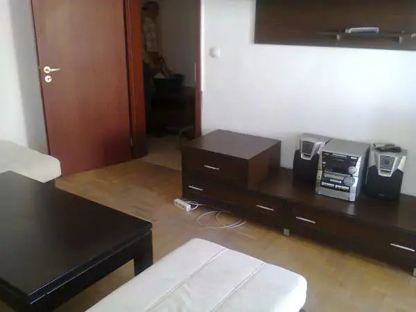 1. Снимка на Тристаен просторен апартамент за ценители в Центъра.. - Пловдив