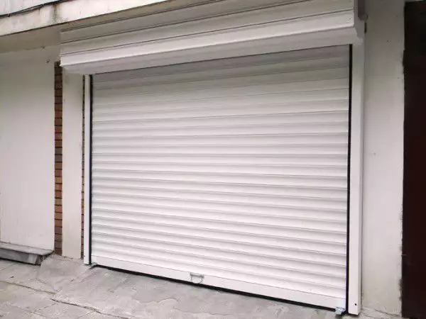 Голяма отстъпка на гаражни врати и охранителни ролетки